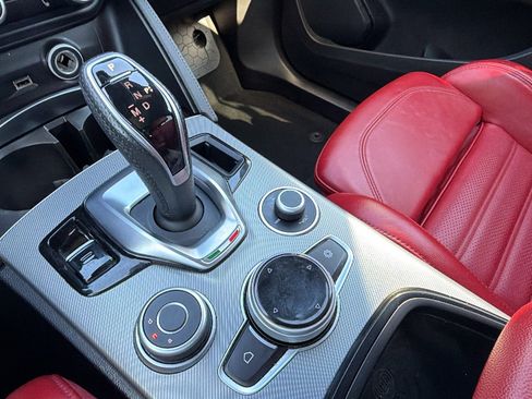 Used 2025 Alfa Romeo Stelvio Sprint w/ Veloce Package AWD/4WD image 33
