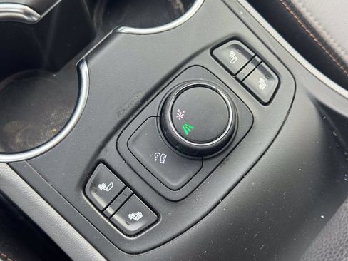 Used 2019 GMC Terrain SLE w/ Driver Convenience Package FWD image 16