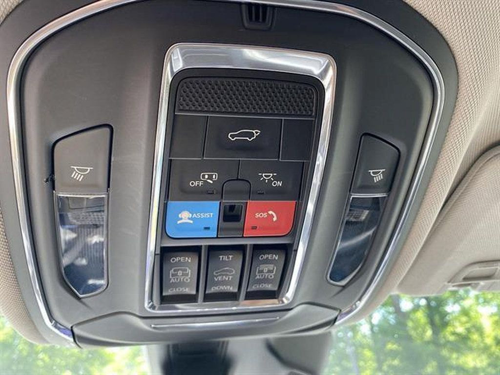 Used 2023 Jeep Grand Cherokee Limited AWD/4WD image 43