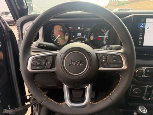 Used 2024 Jeep Wrangler Unlimited Sahara AWD/4WD image 22