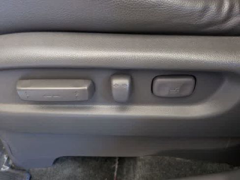 Used 2016 Honda Odyssey Touring Elite image 18