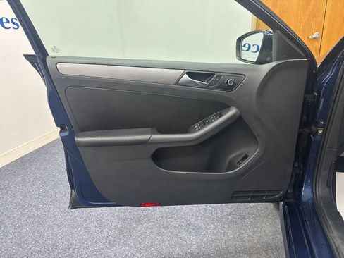 Used 2013 Volkswagen Jetta SEL FWD image 5