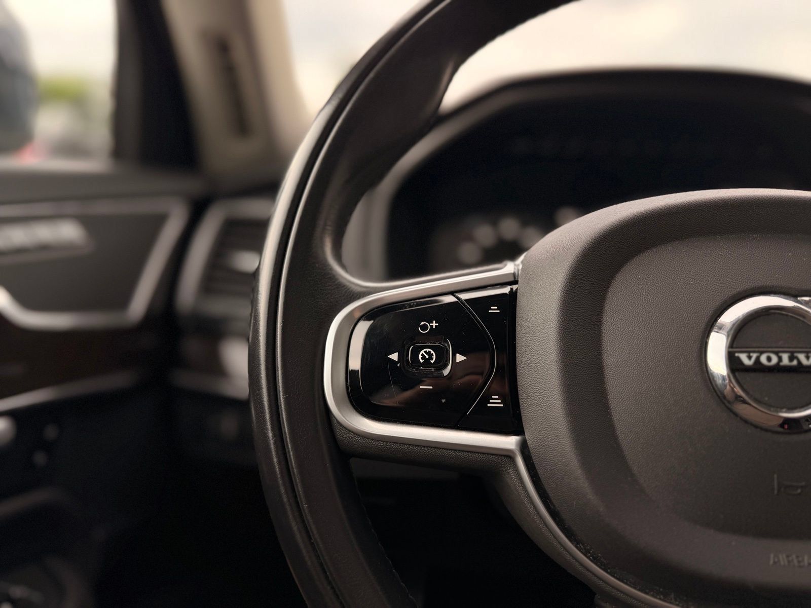 Used 2019 Volvo XC90 T6 Momentum w/ Advanced Package AWD/4WD image 31