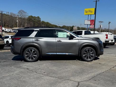 New 2026 Nissan Pathfinder Platinum image 2