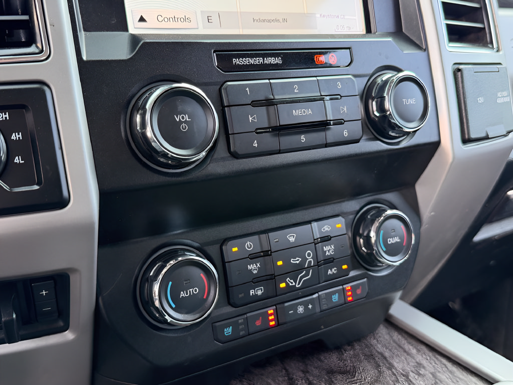 Used 2019 Ford F250 Lariat w/ Lariat Ultimate Package AWD/4WD image 56