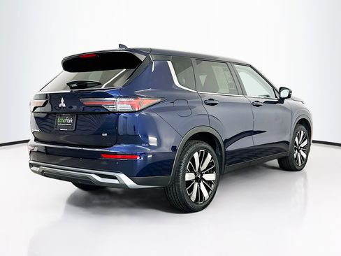 Used 2025 Mitsubishi Outlander SE image 9