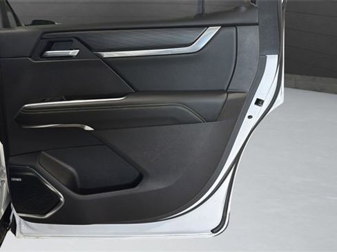 Used 2025 GMC Acadia Elevation image 39