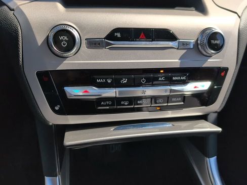 Certified 2024 Ford Explorer XLT w/ Equipment Group 202A image 20