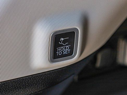 Used 2023 Jeep Grand Cherokee Limited image 34