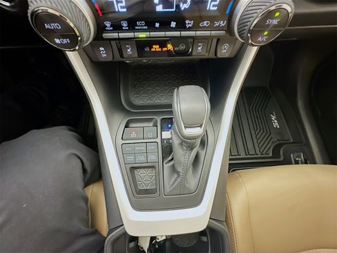 Used 2025 Toyota RAV4 XLE Premium image 34