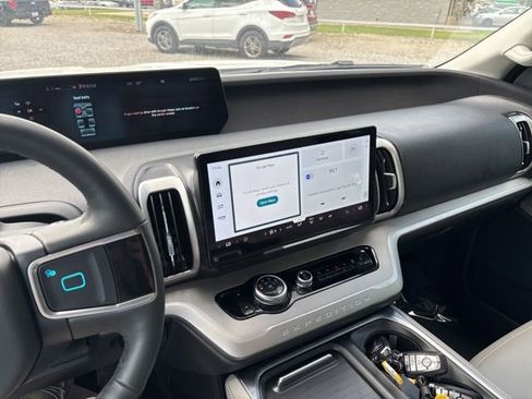 Certified 2025 Ford Expedition Active AWD/4WD image 4