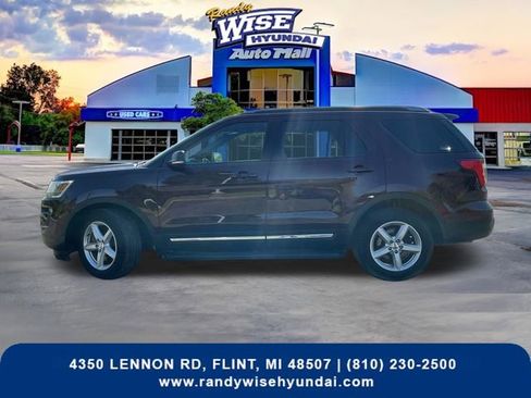 Used 2019 Ford Explorer XLT w/ Equipment Group 202A FWD image 3