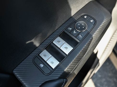 New 2025 Mitsubishi Outlander SE image 17