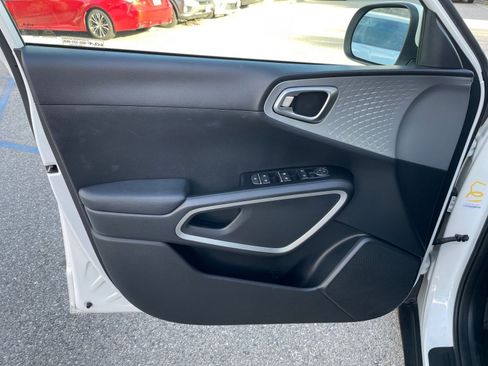 Used 2025 Kia Soul LX w/ LX Technology Package image 20