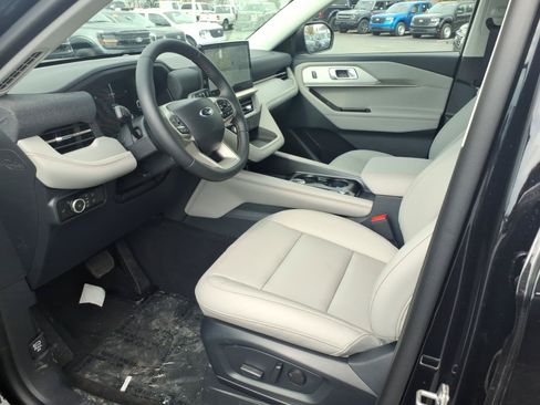 Used 2026 Ford Explorer Active w/ Active Comfort Package AWD/4WD image 12