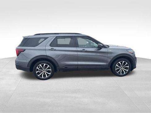 Used 2025 Ford Explorer ST-Line image 7