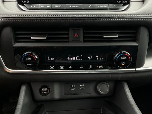 Used 2025 Nissan Rogue SV image 28