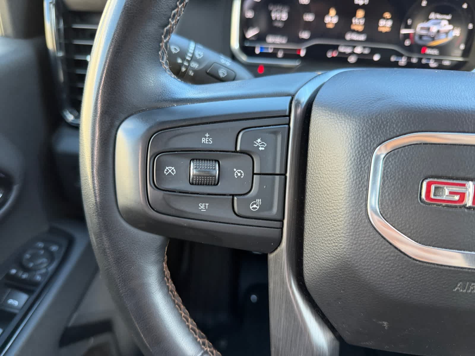 Used 2024 GMC Sierra 2500 AT4 w/ Technology Package AWD/4WD image 15