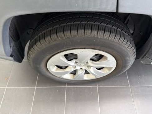 Used 2020 Toyota RAV4 LE FWD image 10
