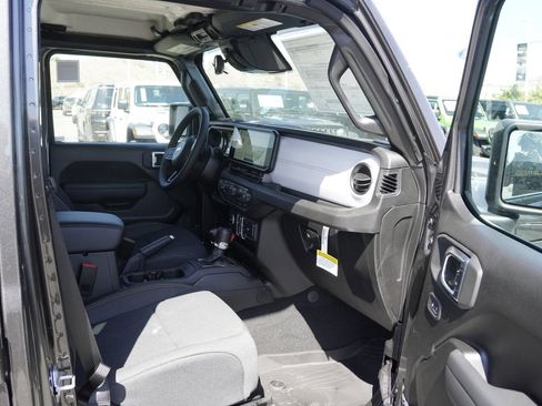 New 2026 Jeep Gladiator Sport AWD/4WD image 23