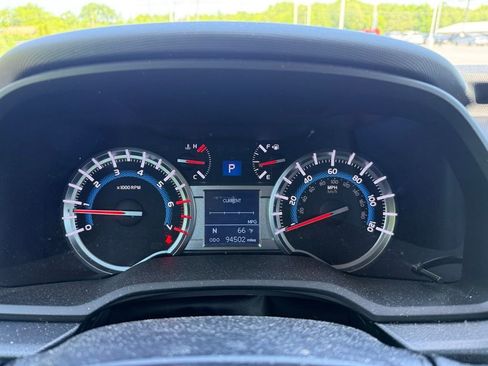 Used 2018 Toyota 4Runner TRD Off-Road w/ TRD Performance Package AWD/4WD image 11