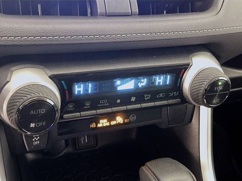 Used 2025 Toyota RAV4 XLE image 24