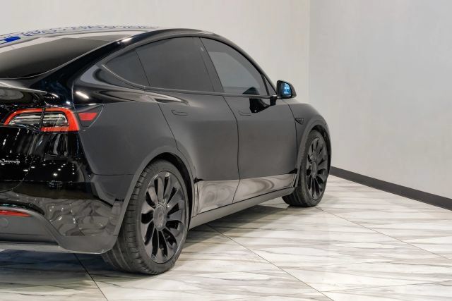 Used 2022 Tesla Model Y Performance AWD/4WD image 12