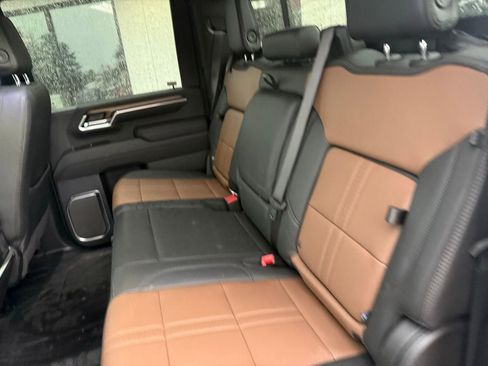 Used 2025 Chevrolet Silverado 2500 High Country w/ High Country Premium Package image 3