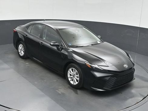 Used 2025 Toyota Camry LE FWD image 42
