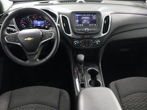 Used 2022 Chevrolet Equinox LT image 2