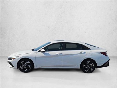 Used 2024 Hyundai Elantra Limited FWD image 9
