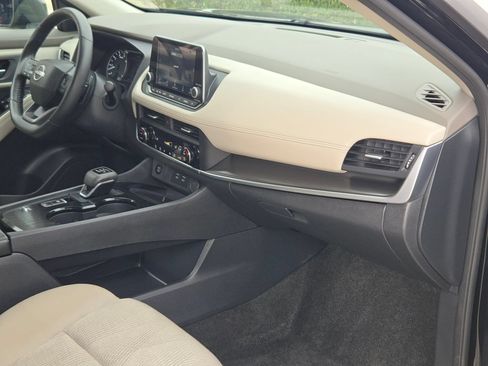 Certified 2025 Nissan Rogue SV FWD image 28