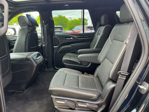 Used 2023 Cadillac Escalade Sport w/ LPO, ONYX Package AWD/4WD image 11