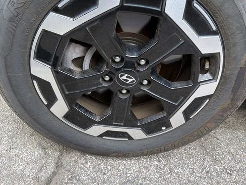 Used 2025 Hyundai Santa Fe SEL image 2