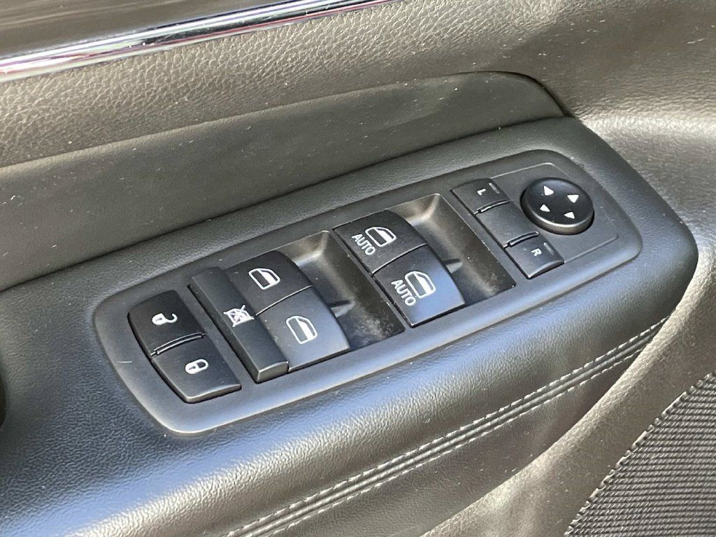 Used 2020 Jeep Grand Cherokee Limited AWD/4WD image 16