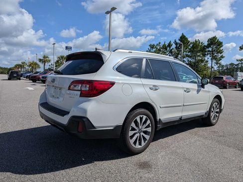 Used 2018 Subaru Outback 3.6R Touring AWD/4WD image 4