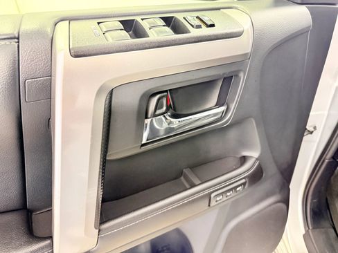 Used 2015 Toyota 4Runner Limited image 11