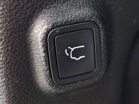 Used 2021 Jeep Cherokee Limited image 28