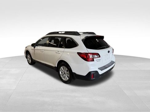 Used 2019 Subaru Outback 2.5i Premium AWD/4WD image 3