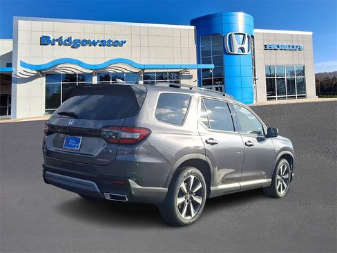 New 2025 Honda Pilot Touring image 4