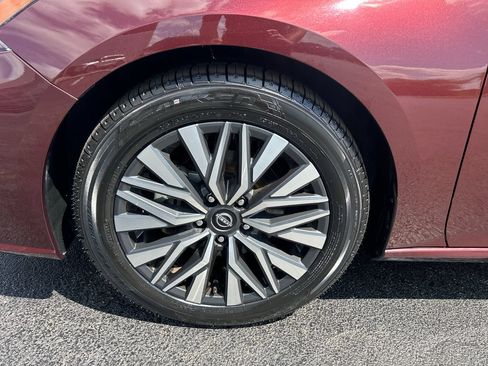 Used 2024 Nissan Altima 2.5 SV FWD image 10