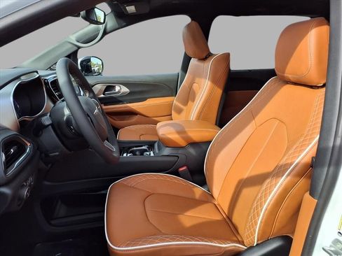 New 2026 Chrysler Pacifica Pinnacle image 20