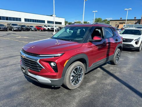 Certified 2024 Chevrolet TrailBlazer LT w/ LT Cold Weather Package AWD/4WD image 3