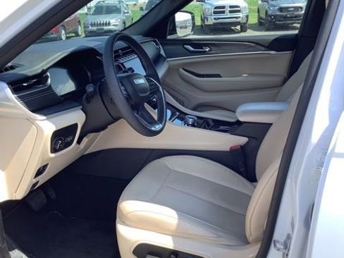 Certified 2023 Jeep Grand Cherokee Limited AWD/4WD image 12