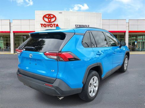 Used 2021 Toyota RAV4 LE image 3