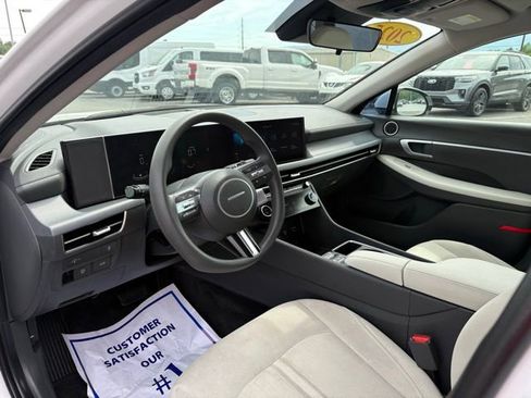 Used 2025 Hyundai Sonata SEL FWD image 3