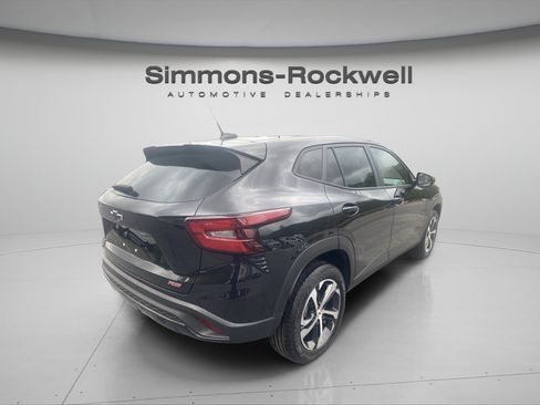 Used 2024 Chevrolet Trax RS w/ Driver Confidence Package FWD image 5