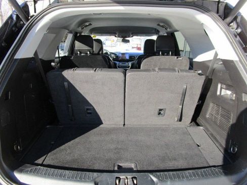 Used 2020 Ford Explorer XLT w/ Equipment Group 202A image 8