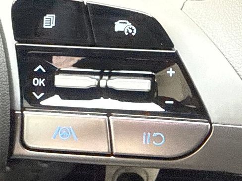 New 2026 Hyundai Elantra SE FWD image 19