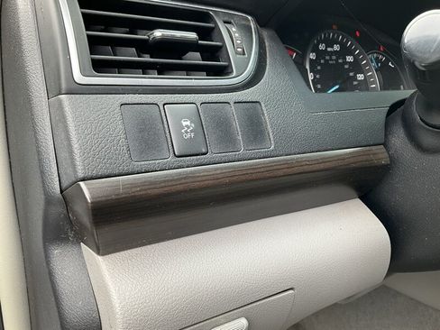 Used 2015 Toyota Camry LE FWD image 26